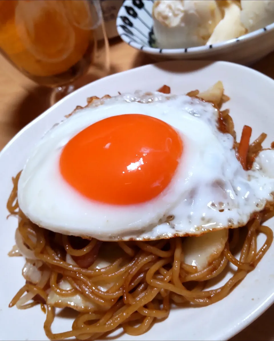 お兄ちゃんが作ってくれた焼きそば＆目玉焼き|ポコさん