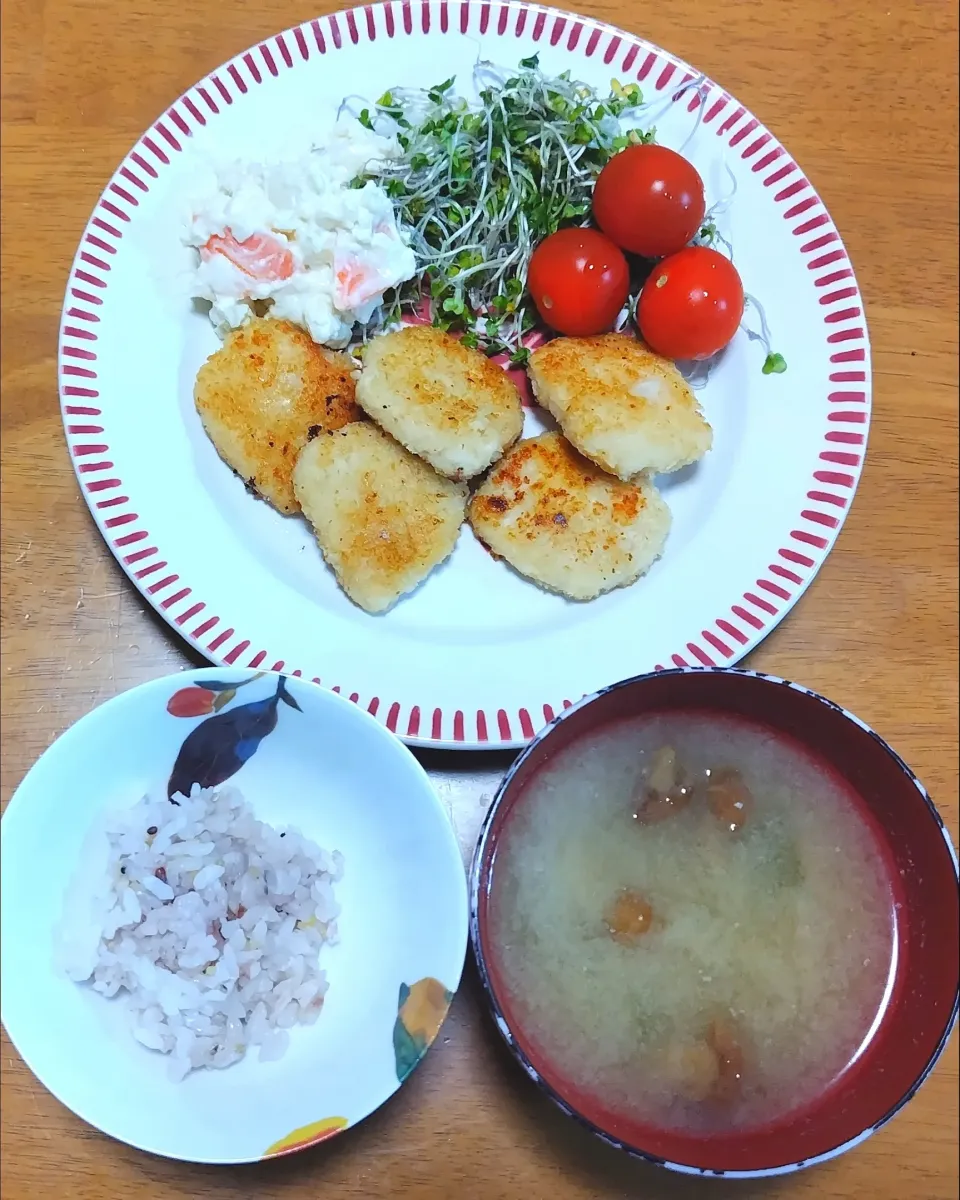 2024 0513　鶏のミニカツレツ　ポテトサラダ　なめことわかめのお味噌汁|いもこ。さん