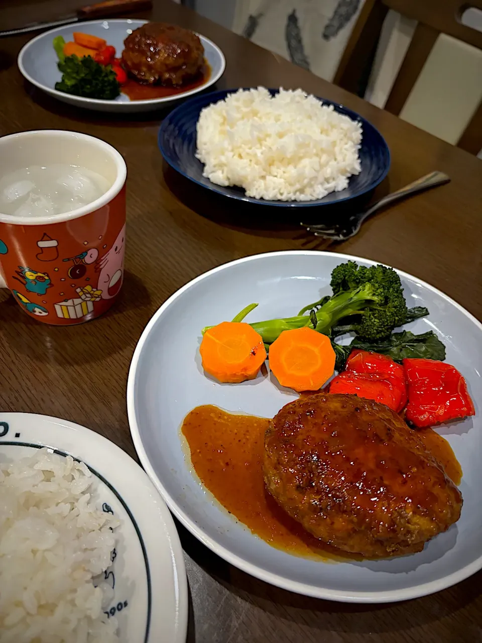 ハンバーグ　味噌ソース　にんじんグラッセ　パプリカソテー　蒸しブロッコリー|ch＊K*∀o(^^*)♪さん