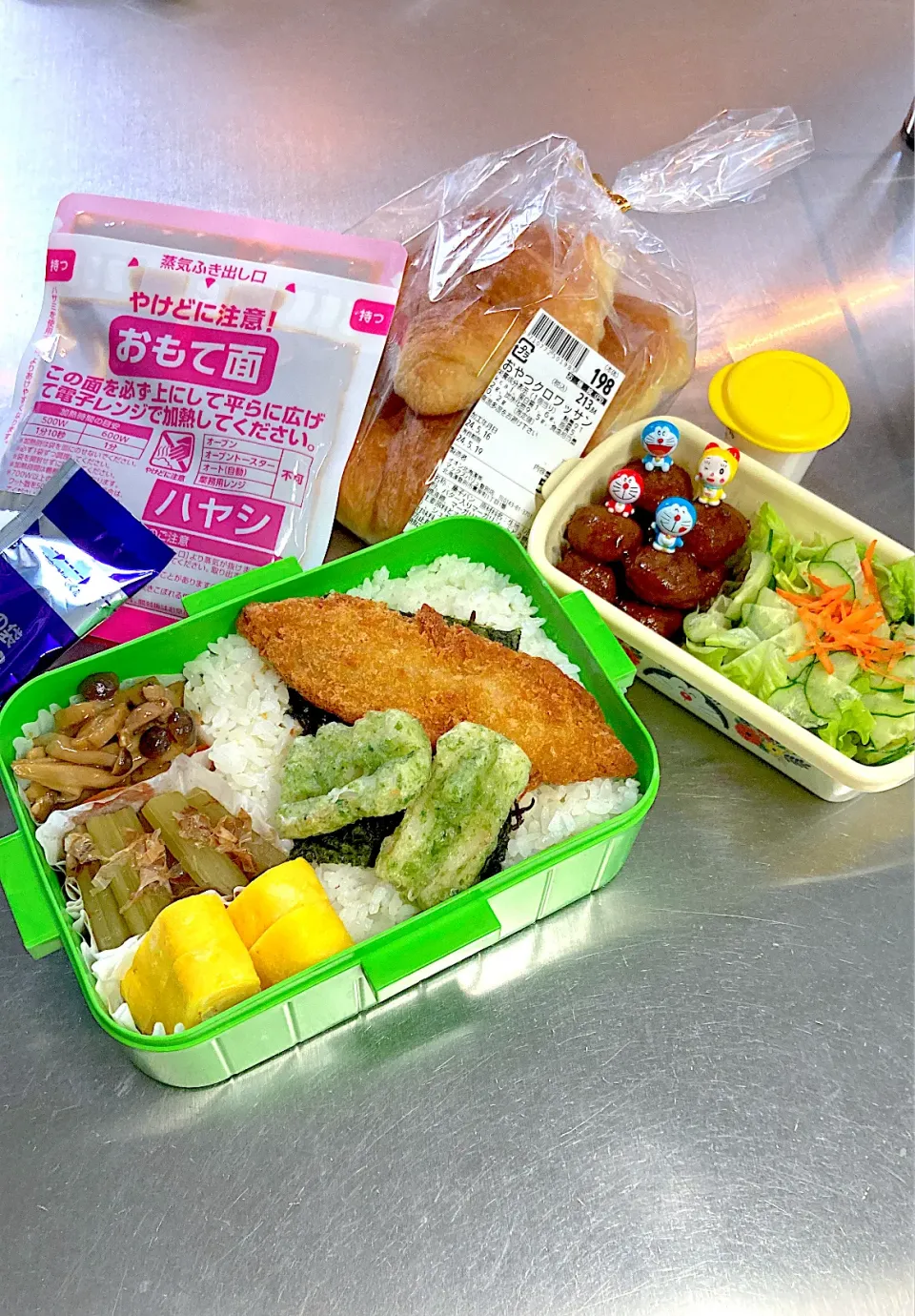 R6.5/17 ㈮  ·͜·♡白身魚のフライ弁当＆クロワッサンとハヤシ弁当👨🏻‍🍳|hamakoさん