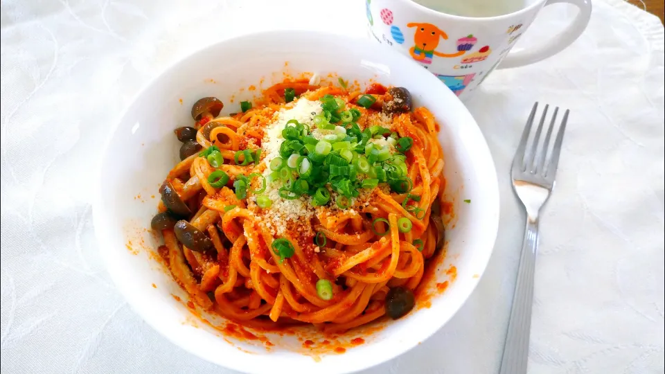 Snapdishの料理写真:ひとりお昼ごはん🍝
ハコネーゼのパスタソースで
アラビアータ|卯月さん