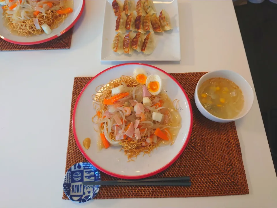 今日の夕食　皿うどん、わかめスープ、餃子|pinknari🐰🌈さん