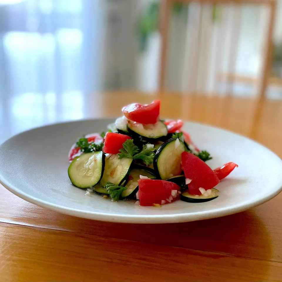 とっぴぃの料理 トマトとズッキーニのマリネ|とっぴぃさん