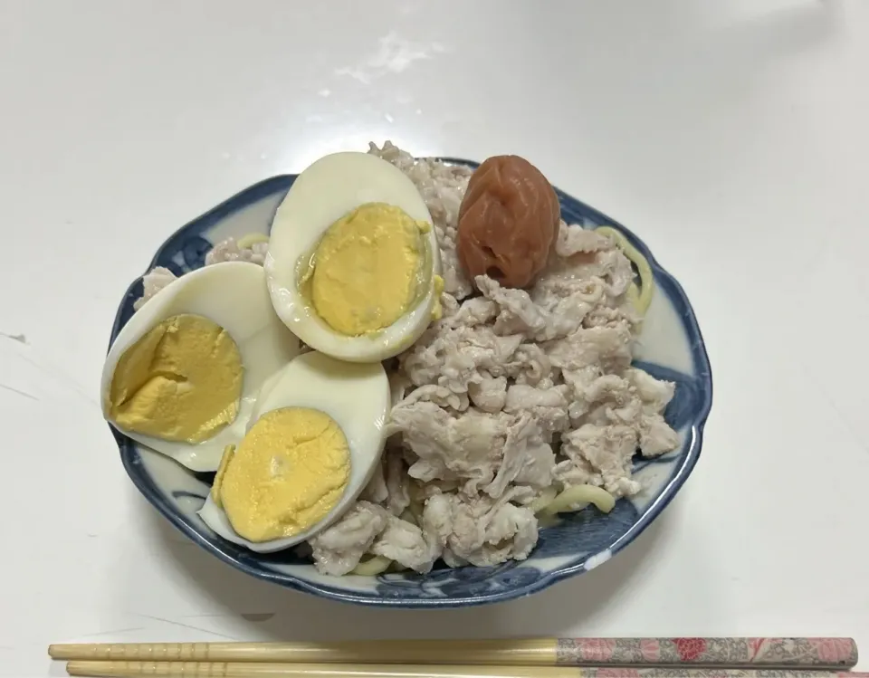 晩御飯☆冷やしラーメン。ゆで卵・冷しゃぶ・梅|Saharaさん