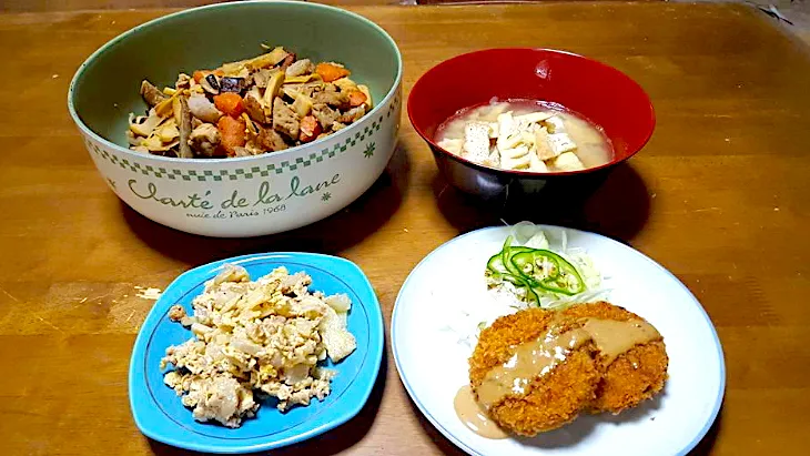 ある日の晩御飯 煮染めドッサリ（筑前煮ではありません）こちらの郷土料理の煮染めです🙂|🐈⸒⸒⸒⸒つるのダンス🐈🐾さん