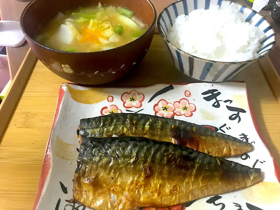 焼魚定食　（塩サバのグリル焼き、カブ・にんじん・いんげん・キャベツ・生姜のお味噌汁）|織衣（おかま）さん