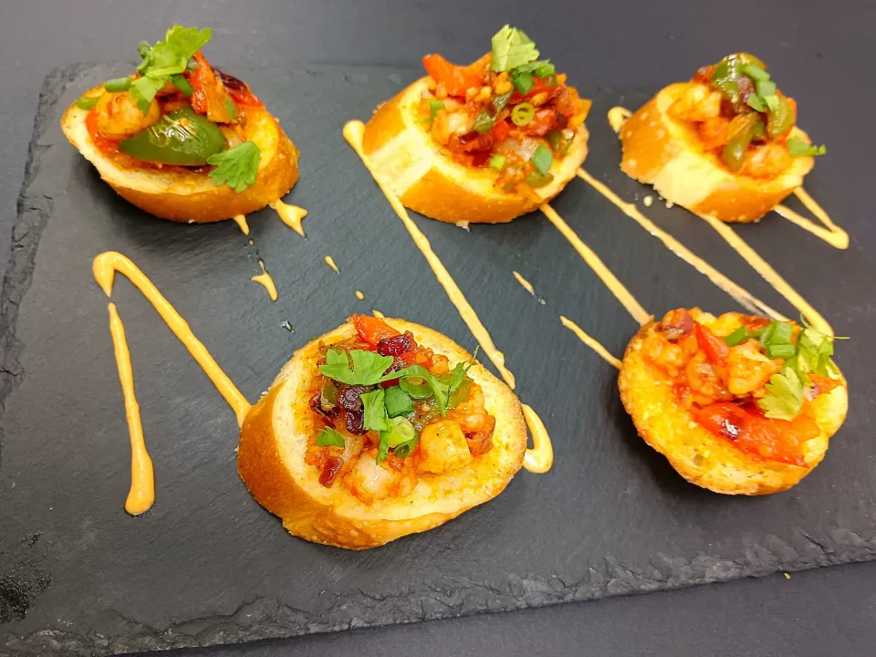 Snapdishの料理写真:Chilli Garlic Prawn Bruschetta|Molee Muregesuさん