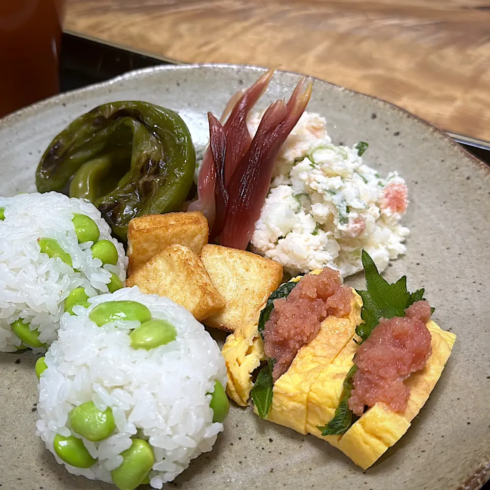 枝豆おむすびとだし巻き卵の明太子サンド|くまちゃんさん