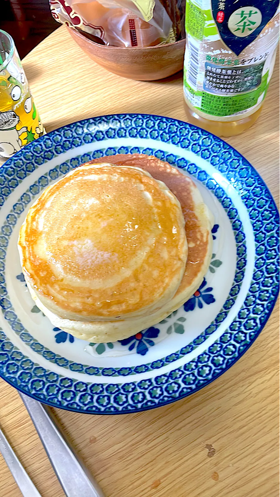 上のは銅の卵焼き器で、したのはテフロンで同時に焼いてみた。銅のはしっかり目に焼けた。テフロンは、ふわふわだった。|ぽんぽこまめだ。さん