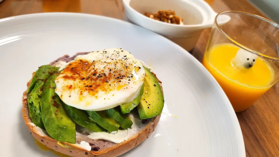 Nina's dish avocado bagel with poached eggs|Ninaさん