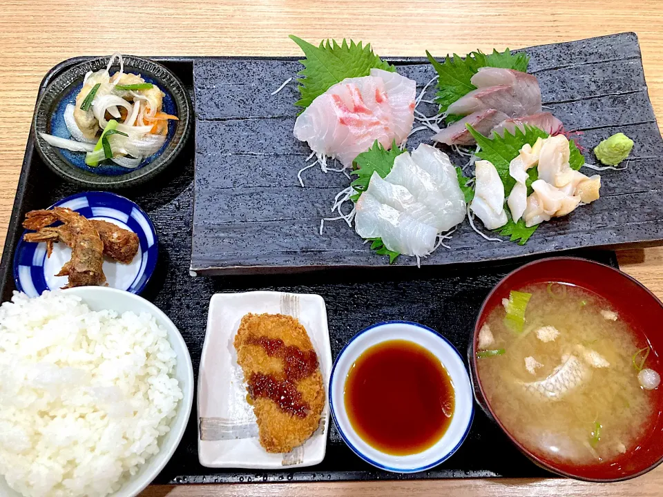 市場のお刺身定食😋|Akikoさん