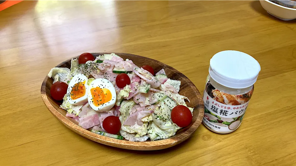 Snapdishの料理写真:赤大根と加賀きゅうりとレタスの塩麹パウダー入り胡麻ドレッシング和え|りゅうママさん