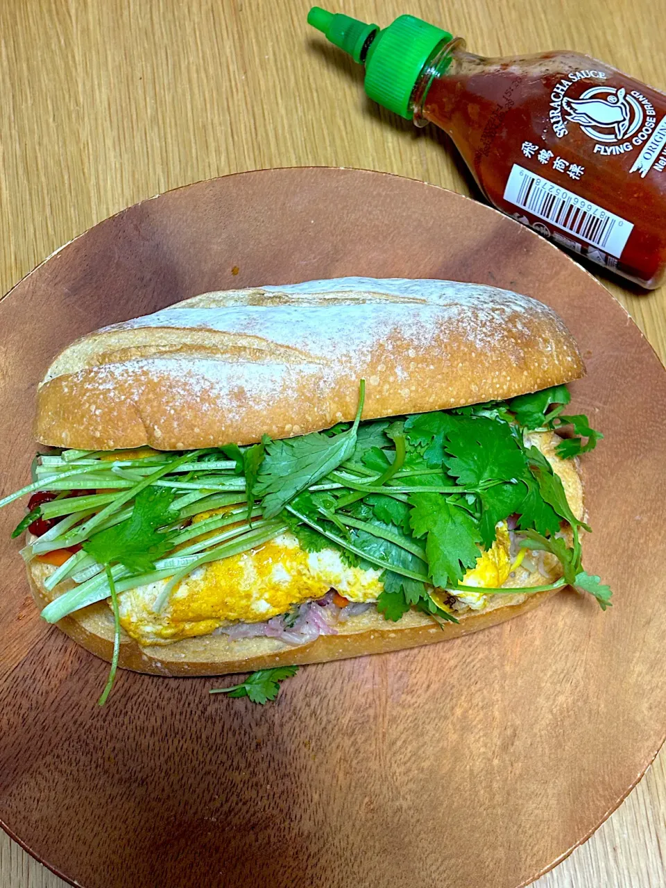 今日の朝ごはん~パクチー盛り盛りバインミーエッグ風サンド~|ゆかｕさん