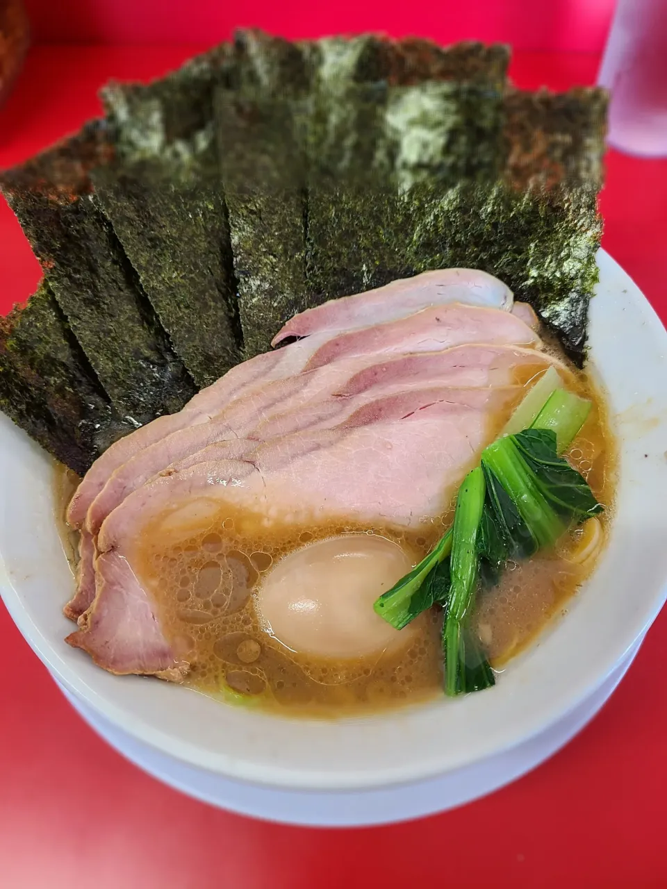 家系ラーメンぱんちっさんの
"ぱんちっラーメン"|たかさん