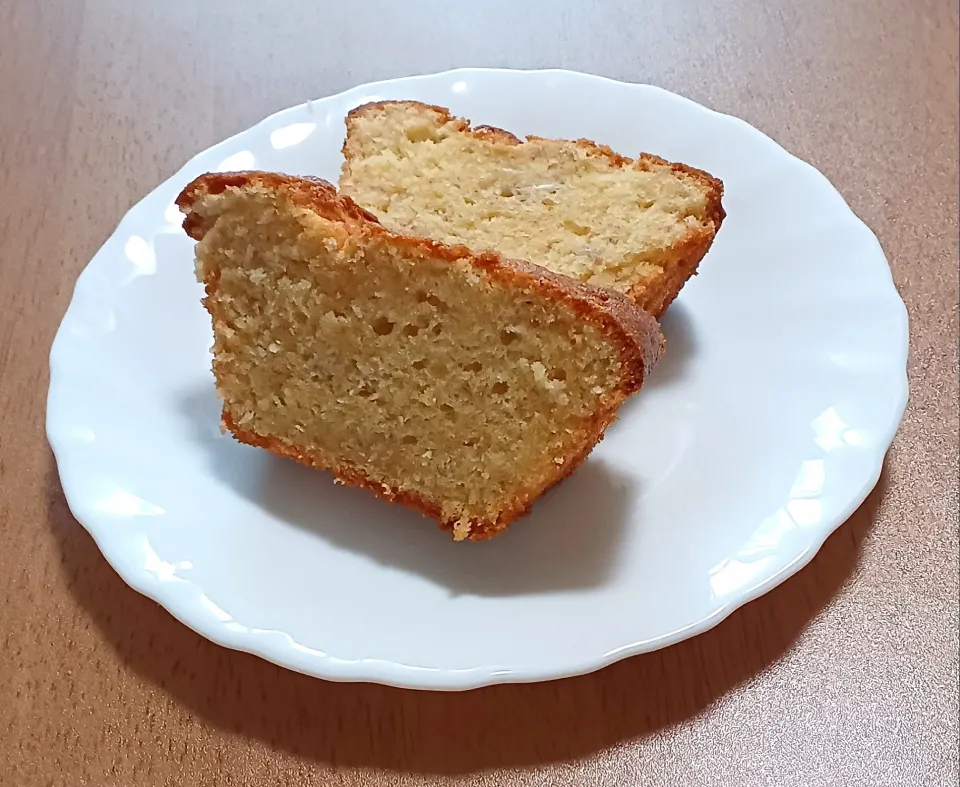 Snapdishの料理写真:先ほどのバナナピーナッツケーキの切断面|ナナさん