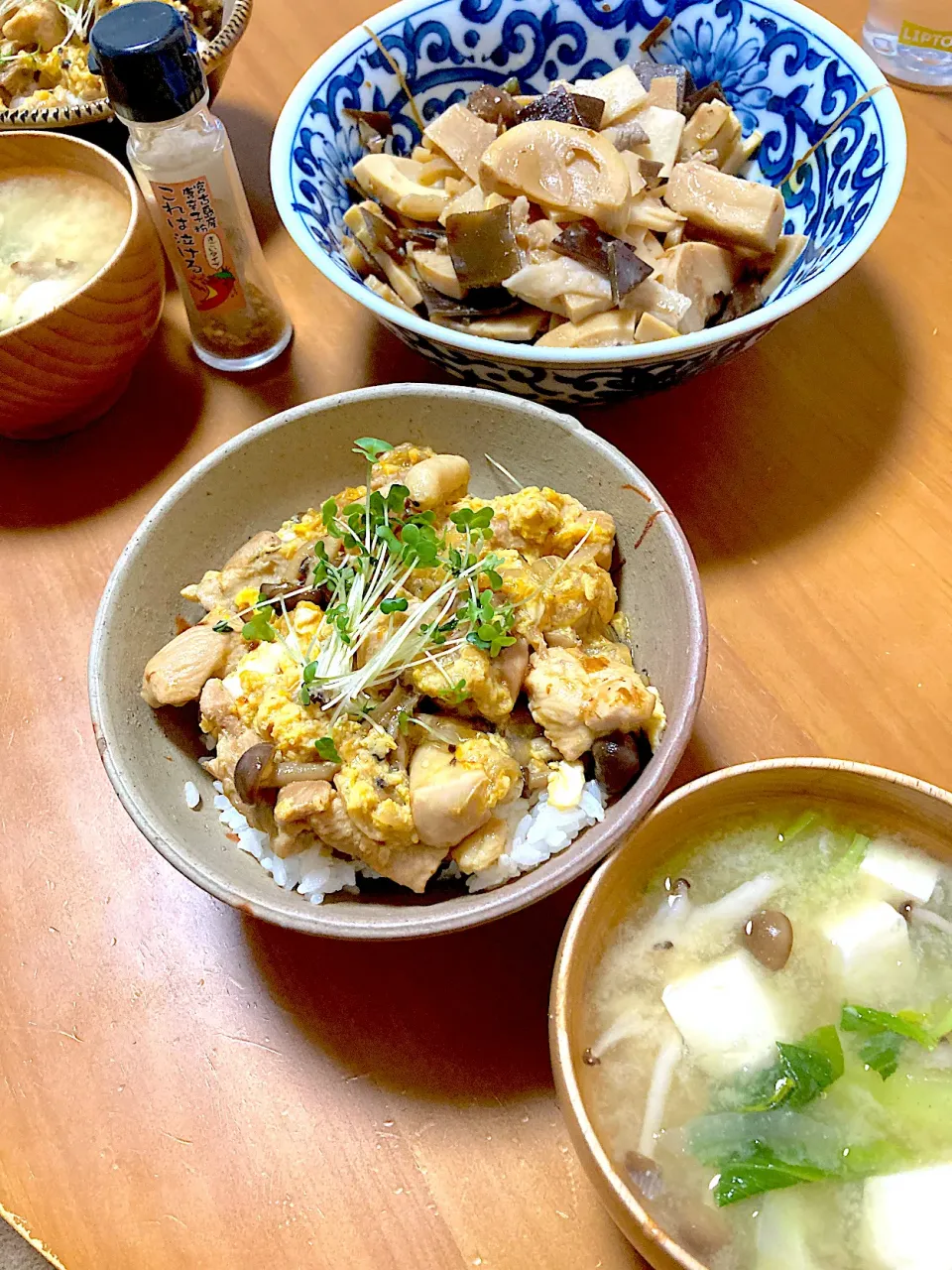 親子丼、お豆腐のお味噌汁、筍のニンニク醬油煮|さくたえさん