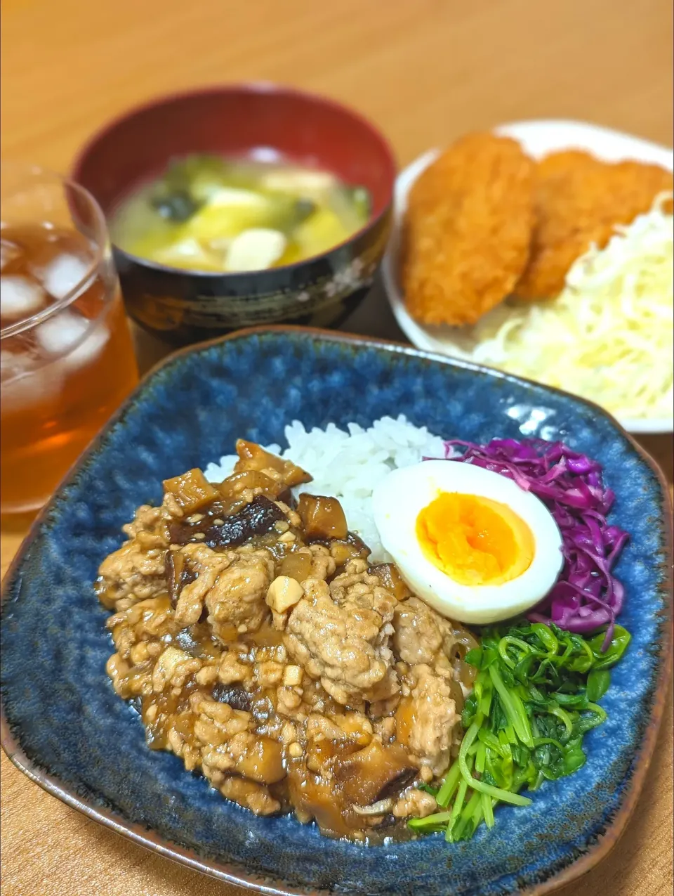 今日の夕ごはん
魯肉飯
中村屋のコロッケ（ダウンタウン浜ちゃんの好物）
豆腐と青梗菜のお味噌汁|としちゃんさん