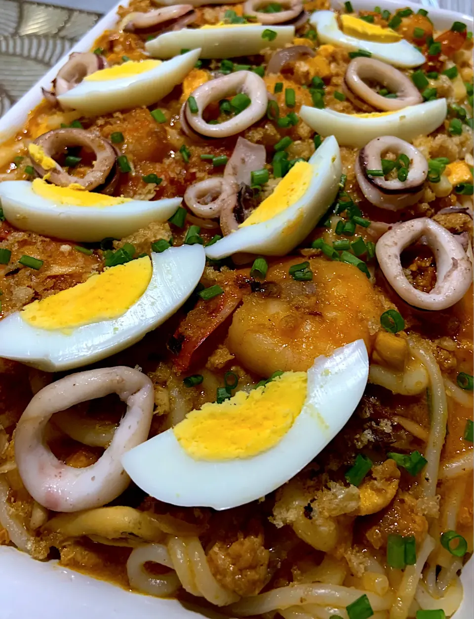 Pansit Palabok - Rice noodles with shrimp, mince pork, squid, tofu sauce|Ahnneさん