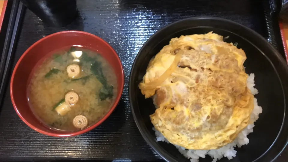 Snapdishの料理写真:カツ丼　味噌汁|ATさん