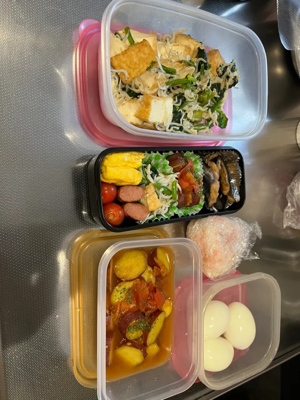 Snapdishの料理写真:晩御飯の作り置き、愛妻弁当、朝おにぎり、私の昼用ゆで卵✨|モモ&ハーブmama🐰🐹🐢🐠❤️さん