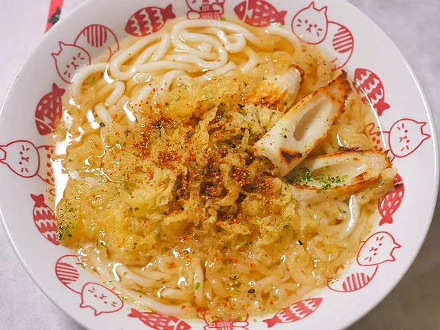 お昼は天かすとちくわで
お手軽ちくわ天うどん☺️💕👍

スーパー惣菜コーナーで
売ってる天かすがめっちゃ美味い✨✨✨|深夜特急fさん