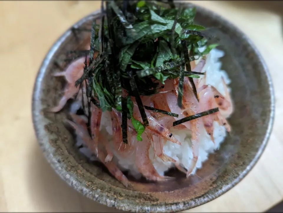 Snapdishの料理写真:生桜えび丼|chiaraさん