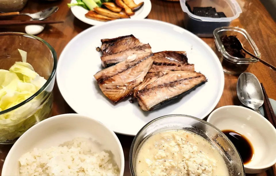 Nina's dish Nina's dish Grilled Mackerel
soft tofu stew
cucumber
grilled king oyster mushroom
steamed cabbage 
rice|Ninaさん