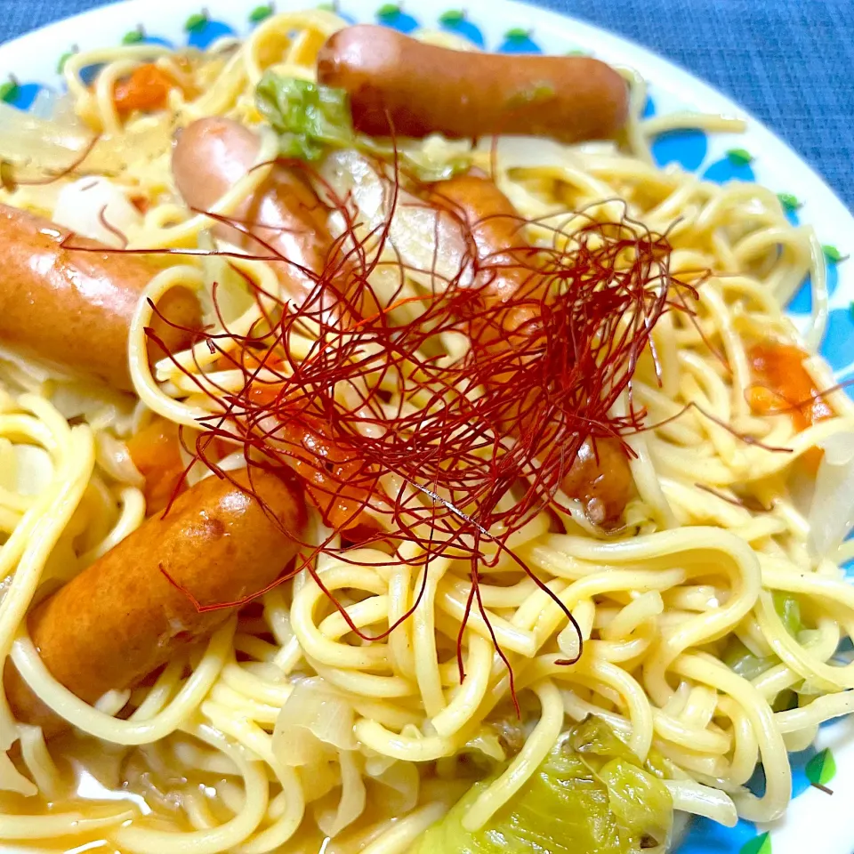 パスタキューブを使ったペペロンチーノを作ったけど、やはりちゃんと茹でた方が良いと思う|kazzz3さん