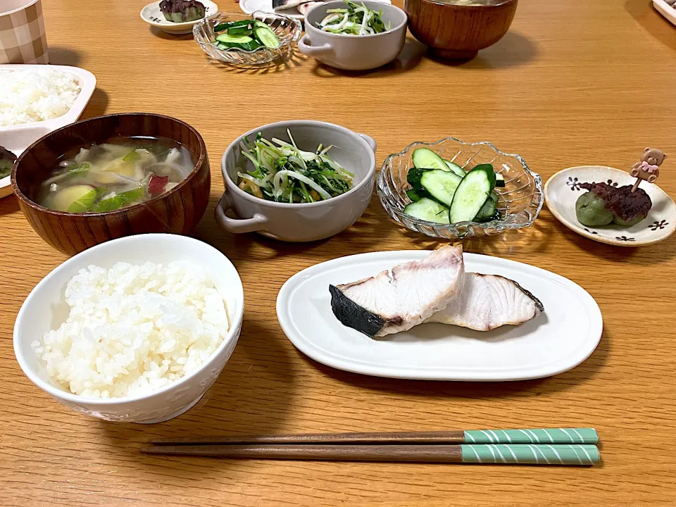 ＊鰤の塩焼き＆竹輪入り豆苗もやし炒め＆具沢山お味噌汁＊|＊抹茶＊さん