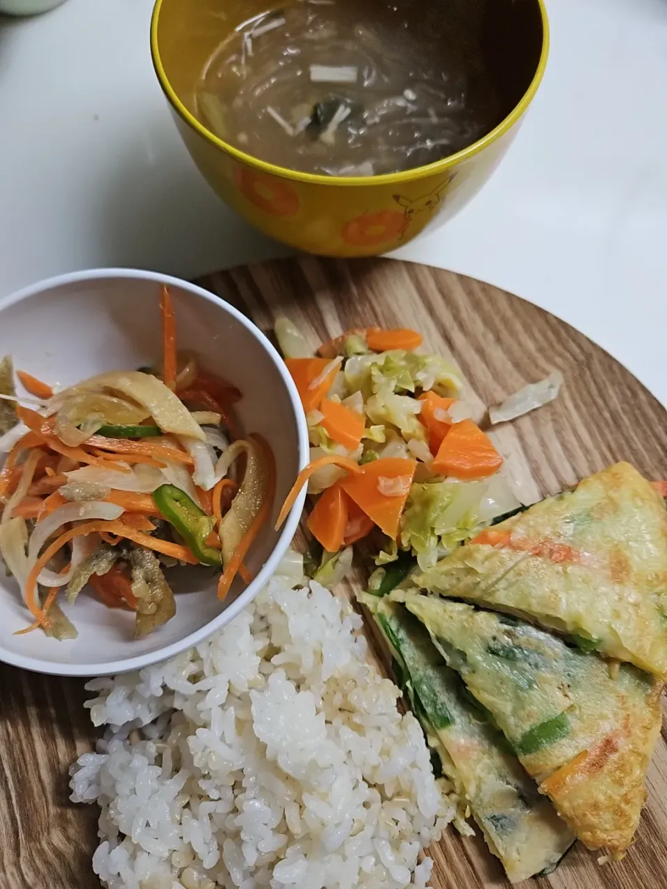 Snapdishの料理写真:☆夕飯☆チヂミ、キャベツサラダ、鯵南蛮漬け、春雨スープ|ｼｮｺﾗさん