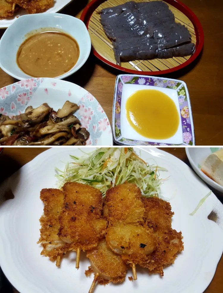 Snapdishの料理写真:玉ねぎと豚バラ肉の串カツ エリンギや🍄達のバター醤油ソテー 普通のコンニャクとは全く違うﾌﾟﾙﾝﾌﾟﾙﾝの食感のコンニャク刺し 自家製酢味噌で|🐈⸒⸒⸒⸒つるのダンス🐈🐾さん