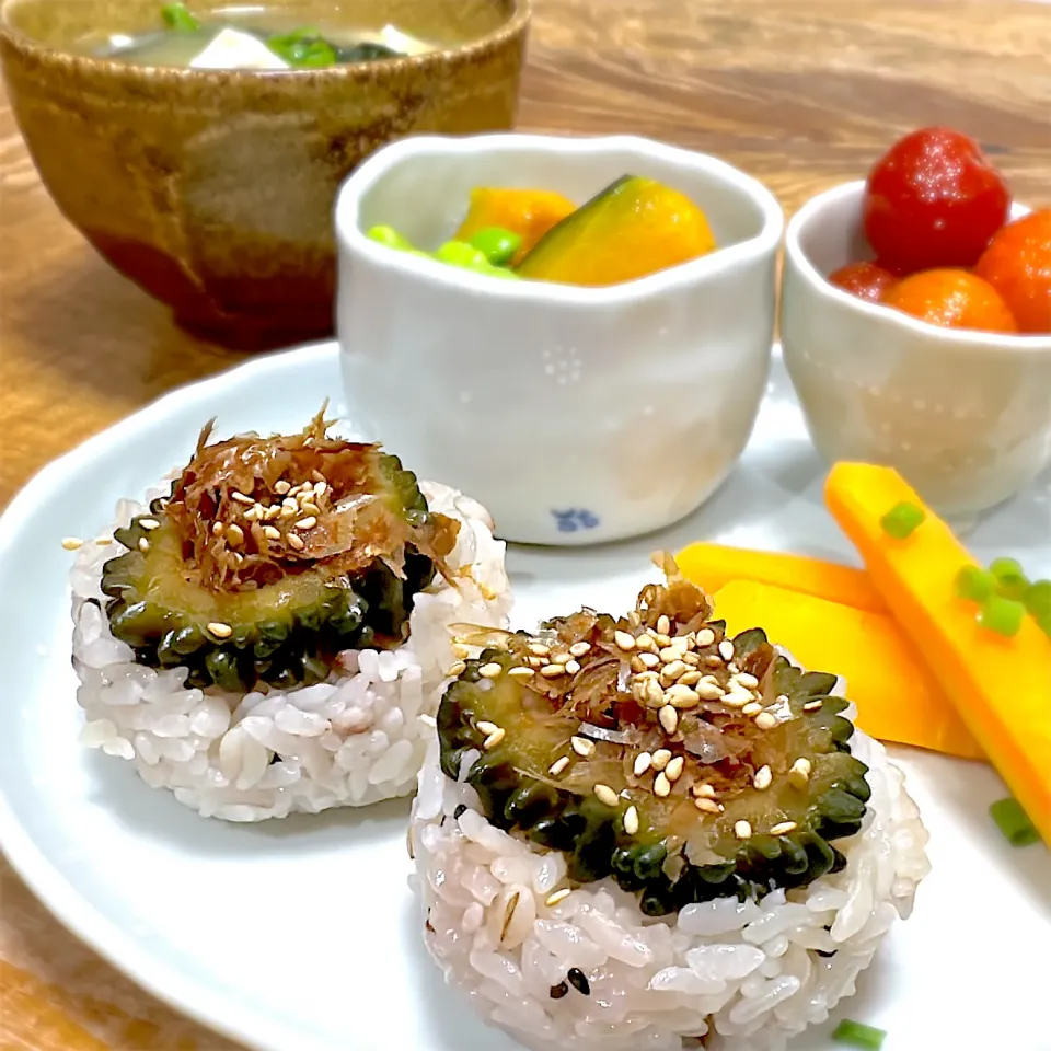 ゴーヤーおかかの醤油おむすび🍙|くまちゃんさん