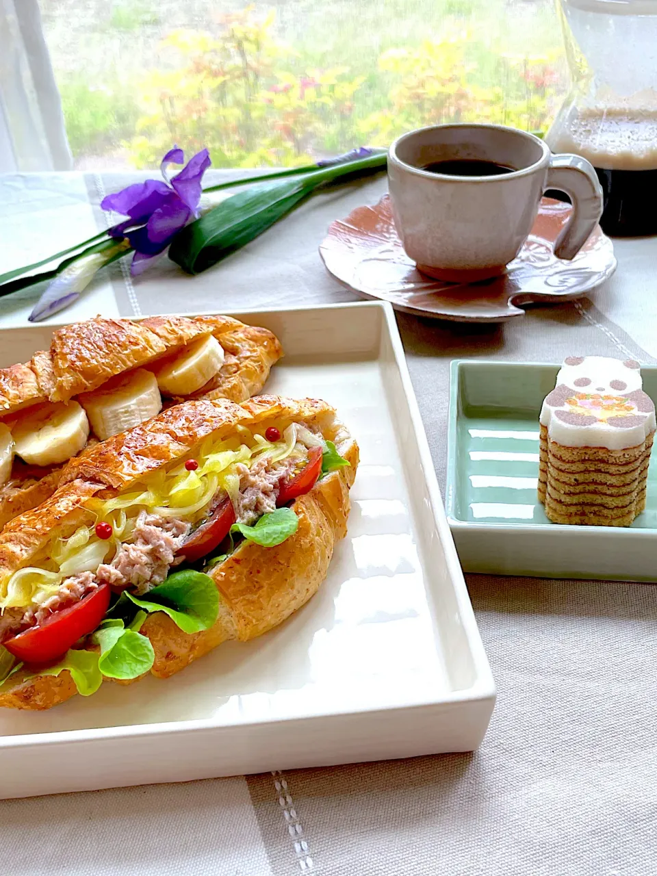 全粒粉入りクロワッサン🥐サンドの朝食|サミカさん