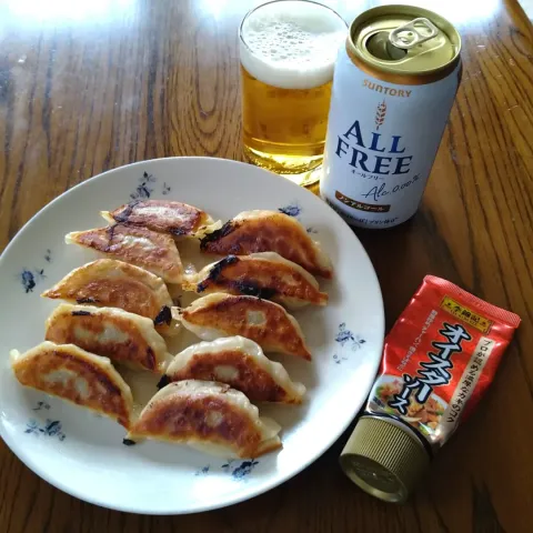 「李錦記 オイスターソース」を使ってみたSnapdishの料理・レシピ写真:手作り餃子とノンアルビールな休日