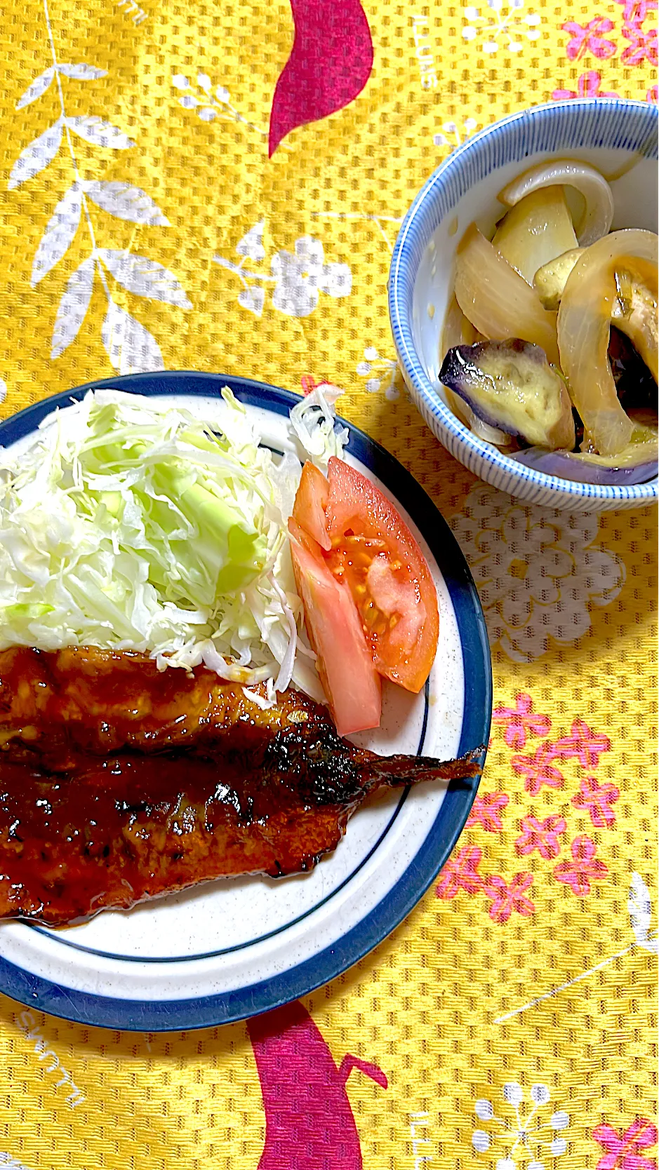 鰯の蒲焼き　キャベツ　トマト🍅　茄子🍆と玉ねぎのポン酢炒め|4jinoanataさん