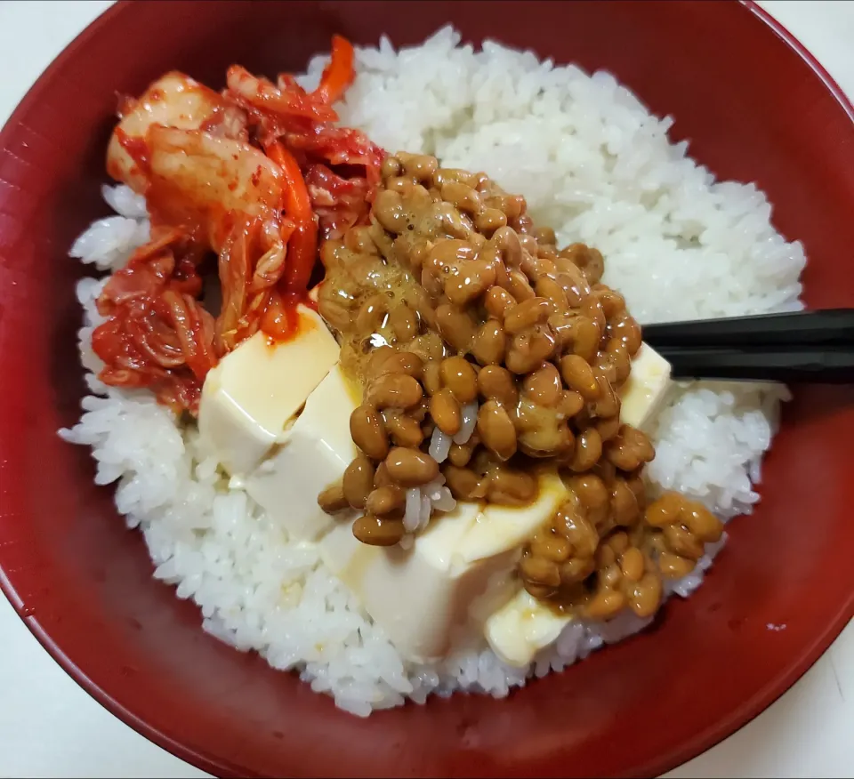 納豆豆腐キムチ丼|しんさん