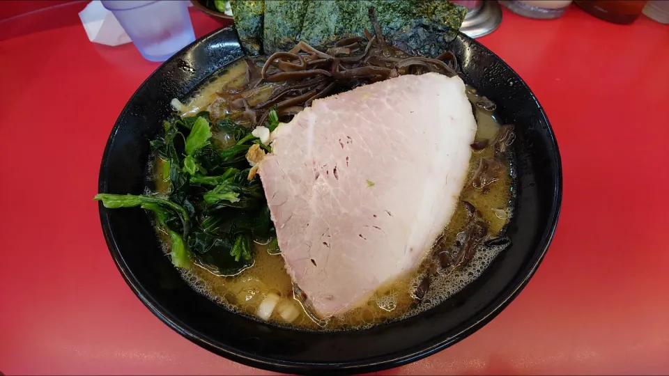 横浜家系ラーメン宮里家さんで🍜並にキクラゲ〜|たかさん