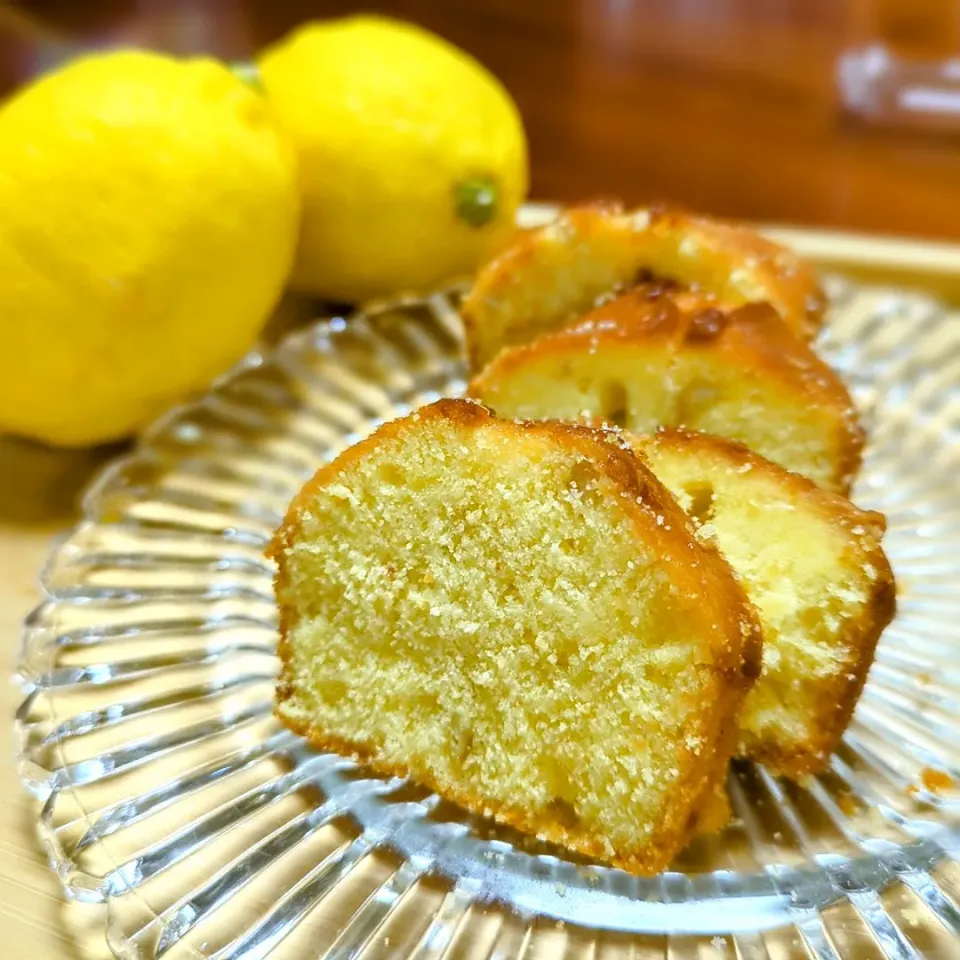 ビタミンCチャージ✨
🌳森のレモンケーキ🍋

無農薬のレモンを使用したしっとり素朴なパウンドケーキ💫

自家製レモンピールをふんだんに使った初夏にぴったりの爽やかな味わいです☺

たっぷりのお紅茶と一緒にまったりティータイムをお過ごしください☕|森のごはん屋さんさん