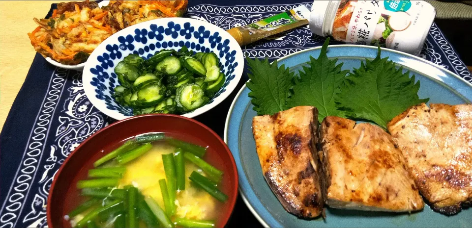 朝ご飯。今日は朝5時に用があり食べます。めったにありません。
作り置き。|risaさん