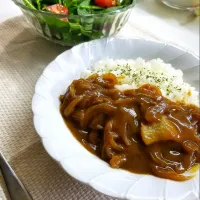 Snapdishの料理写真:カレーライスとサラダ|まろさん