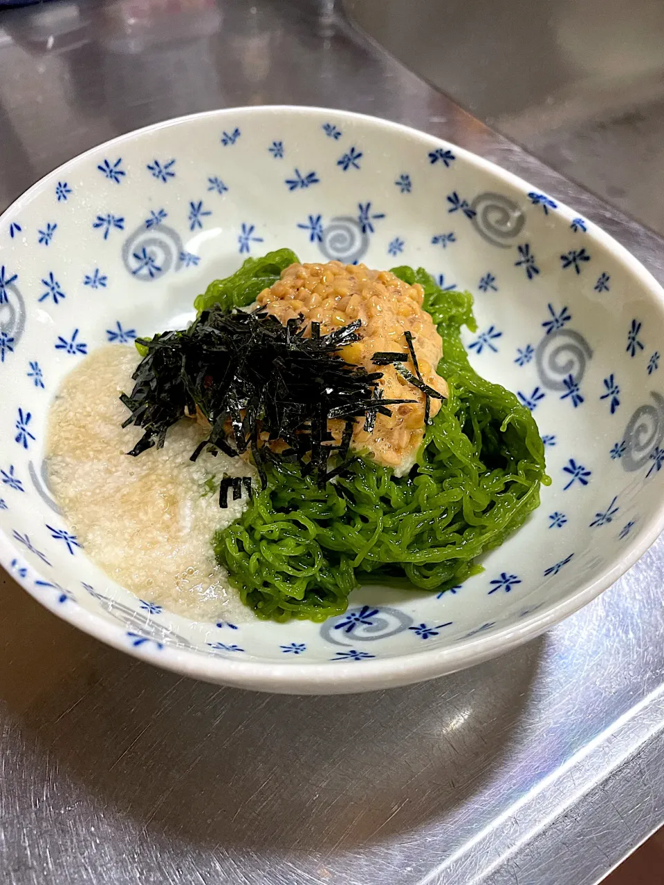 (株)やきやまの
極細素麺こんにゃくで
長芋とろろと挽き割り納豆のぶっかけ|🌿ぴぴさん