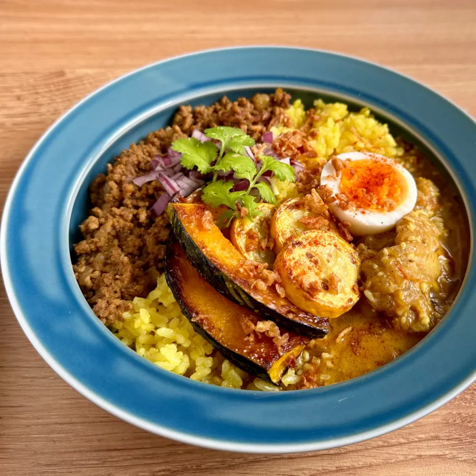 チキンカレーと合挽キーマカレーのあいがけ|hiroさん