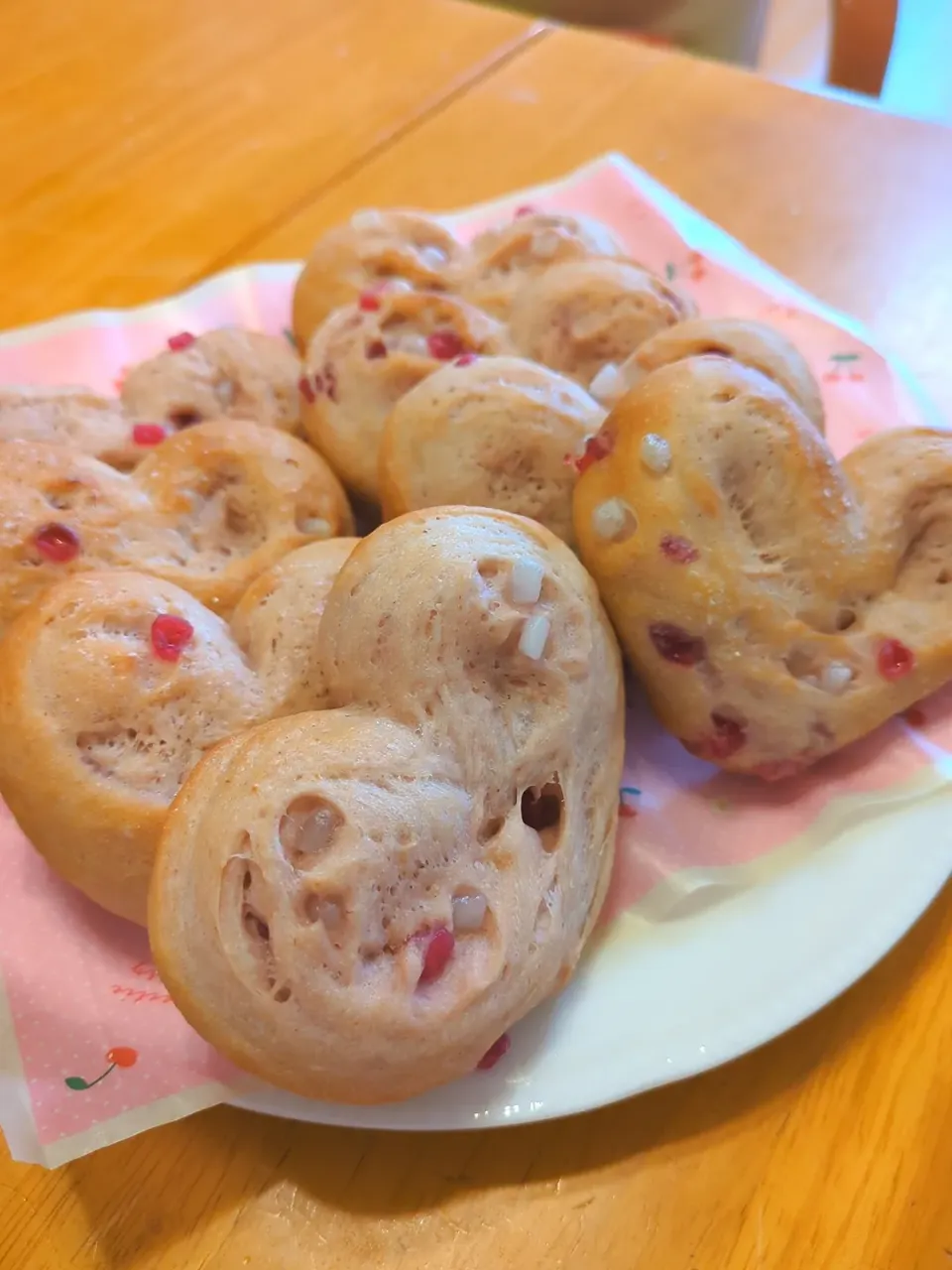 Snapdishの料理写真:♡ハートのいちごパン♡|さやかさん