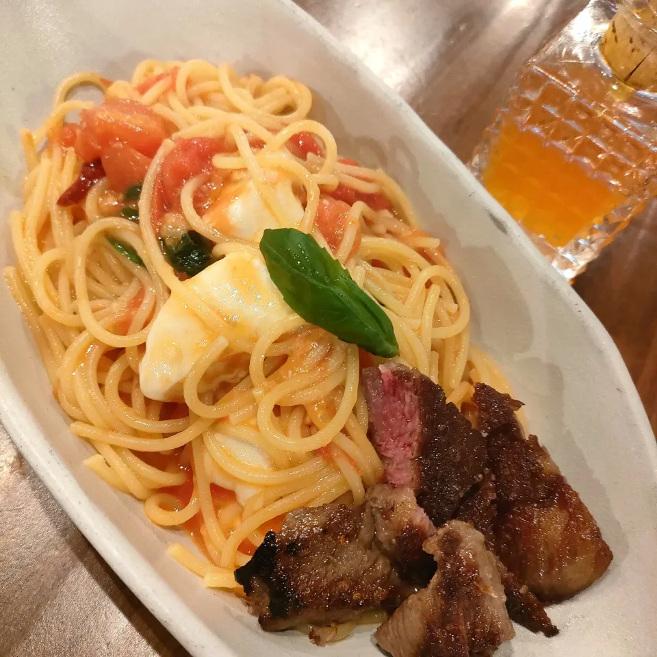 Snapdishの料理写真:トマト🍅とバジルの🍝|ファンメイ🌺さん