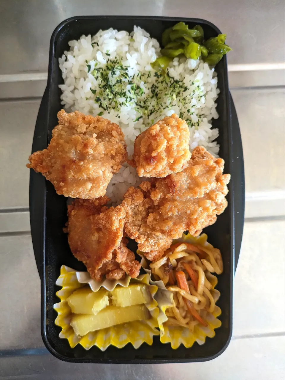 旦那弁当　2024/5/23

からあげ
焼きそば
さつまいもの甘煮|ユキヨメ♪さん