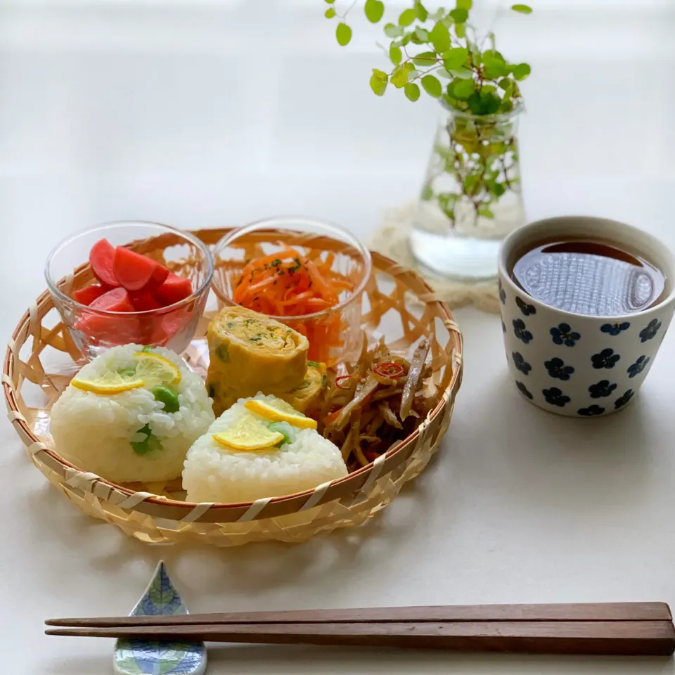 枝豆の塩レモンおにぎり♡|わことひろさん