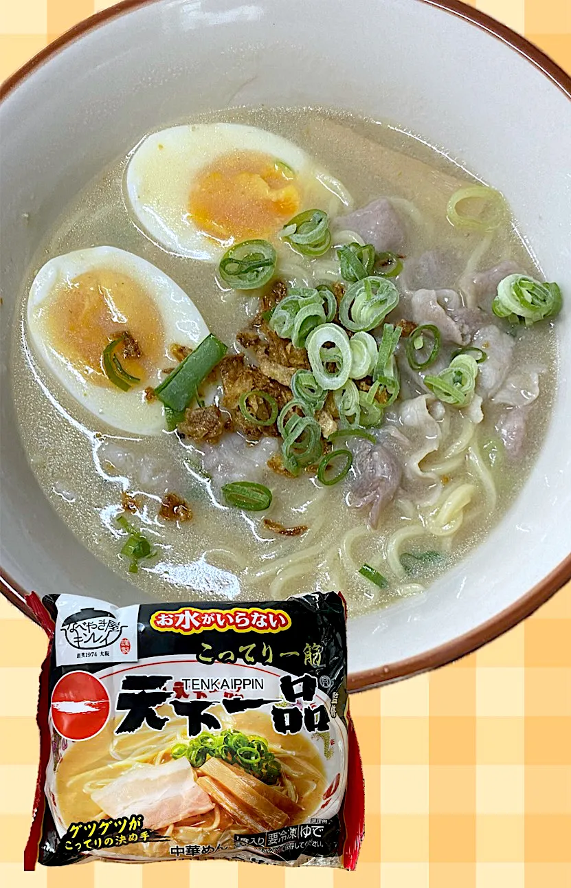 Snapdishの料理写真:天一こってりラーメン（冷凍食品）卵と肉だけ追加|すくらんぶるえっぐさん