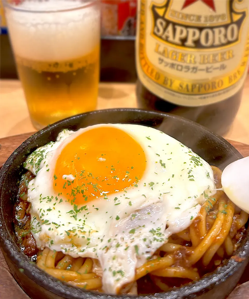 鉄板つまみ目玉焼きカレーパスタ|あきちゃ☆彡さん