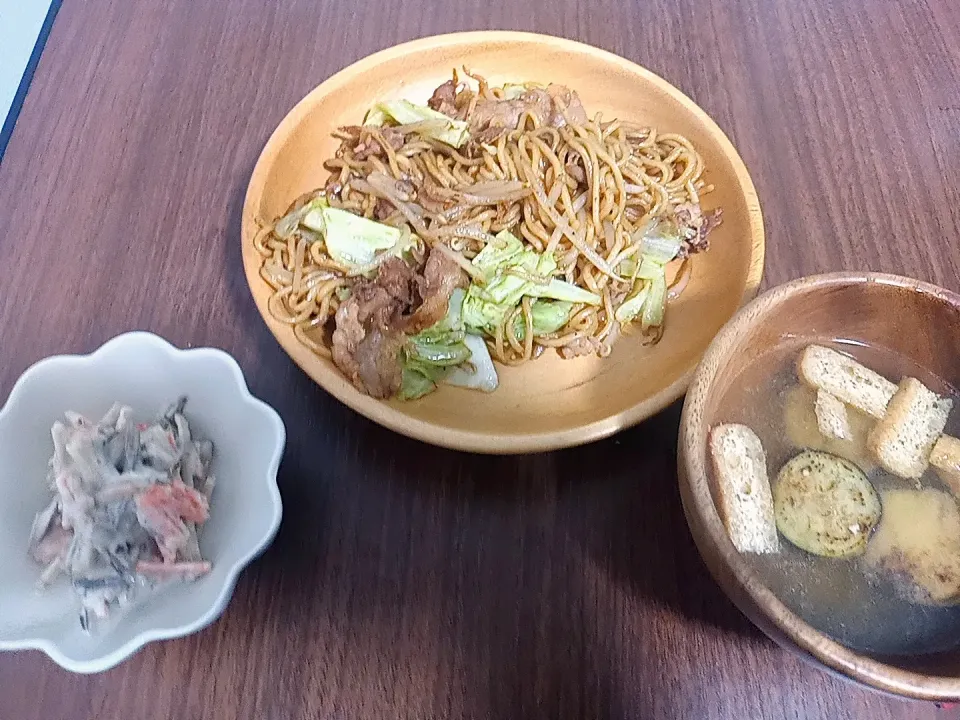 もやし焼きそばと茄子の味噌汁|しおしおさん