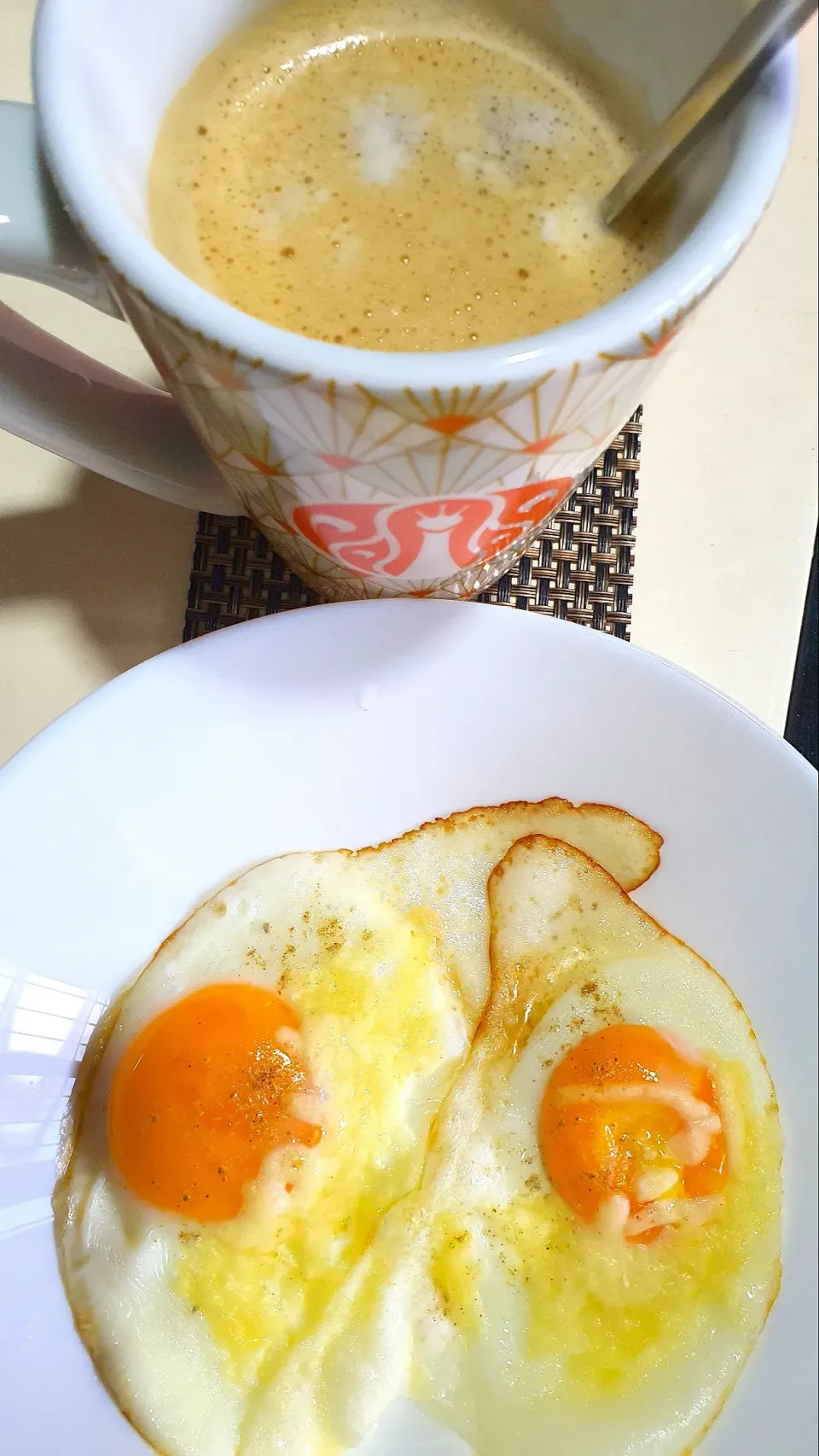 Mozarella cheese 🧀 on my breakfast eggs + iced ☕️ 🤗 good morning 😍🎀|🌷lynnlicious🌷さん